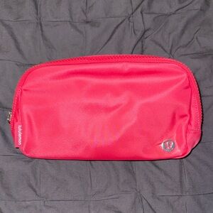 Lululemon 1 L everywhere belt bag